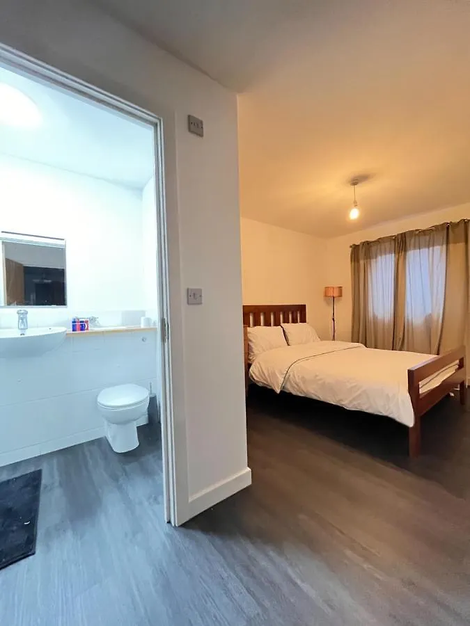 Spacious London Apartment 5 Min Walk To Leytonstone Underground Station And 5 Stops To Zone 1 United Kingdom