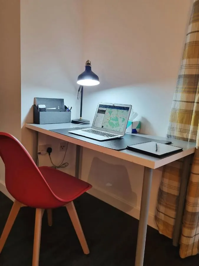 Spacious London Apartment 5 Min Walk To Leytonstone Underground Station And 5 Stops To Zone 1